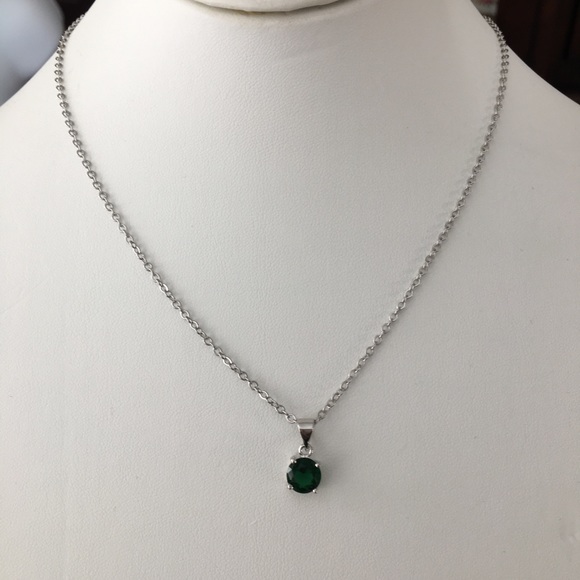 Emerald green crystal silver plated pendant chain - Picture 5 of 7